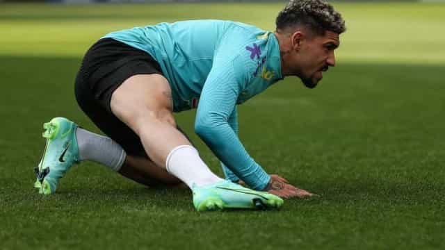 Com lesão muscular, meio-campista Douglas Augusto é cortado da seleção olímpica