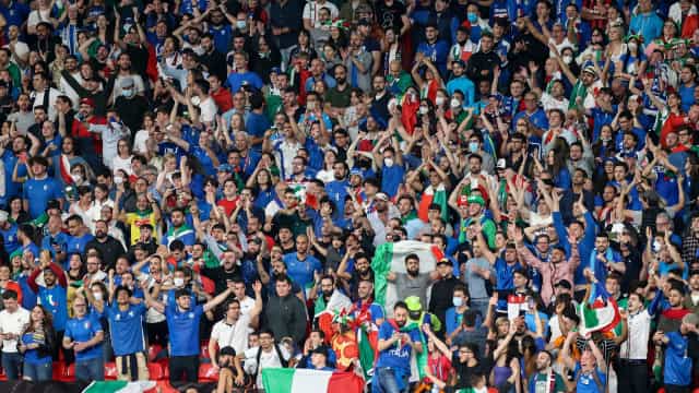 Seleção da Itália é recebida com festa em Roma após o título da Eurocopa