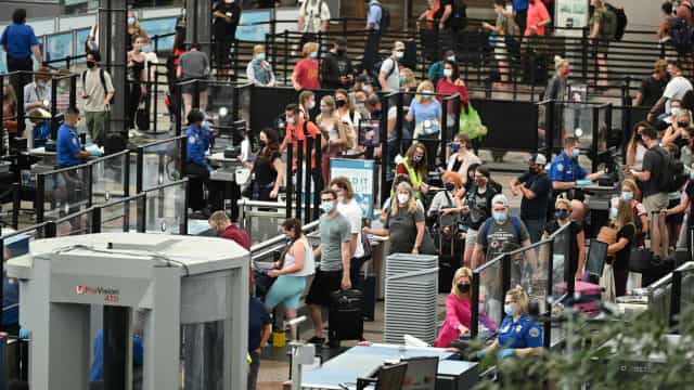 Número de passageiros em aeroportos dos EUA bate recorde da pandemia