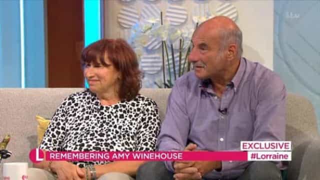 Pai de Amy Winehouse diz que fantasma da filha o visitou