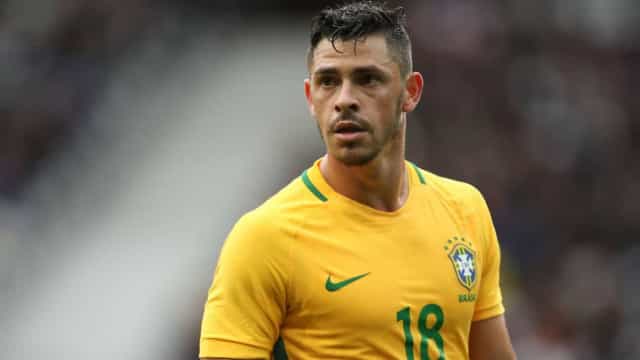 Corinthians anuncia a contratação do meia Giuliano, ex-Internacional e Grêmio