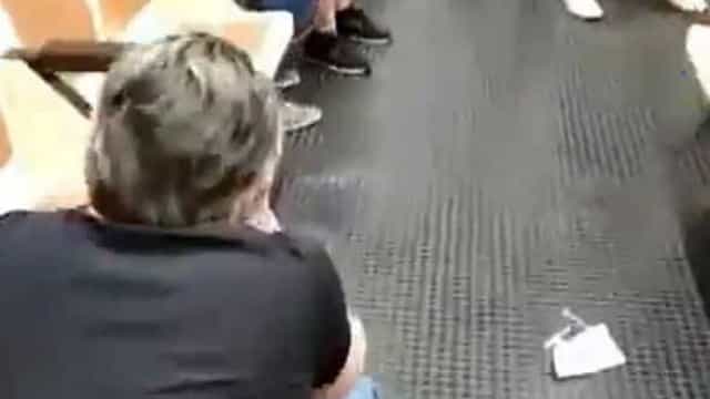 Enfermeiro pede a jovem para usar máscara e é atacado no Metrô de Madrid