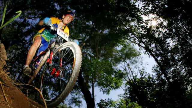 Brasileira quer usar experiência em sua 7ª Olimpíada por medalha no mountain bike