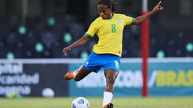 Formiga chega à sua 7ª Olimpíada e corre atrás do seu sonho no futebol feminino