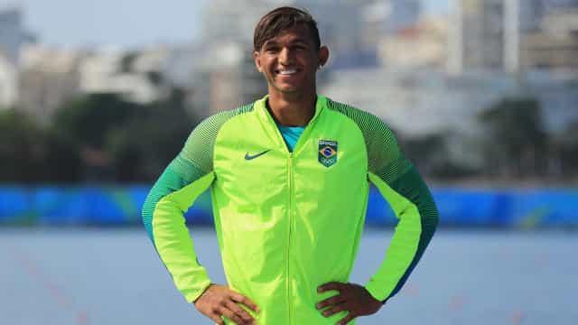 ‘Vamos entrar na água para brigar pelo ouro’, promete Isaquias Queiroz