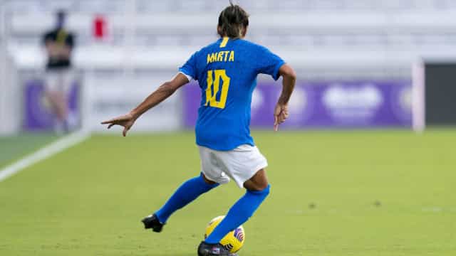 Descontraída, Marta confia em melhor desempenho do Brasil a cada jogo