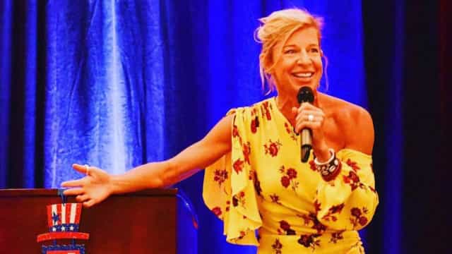 Comentarista de direita se vangloria de furar quarentena na Austrália e é deportada