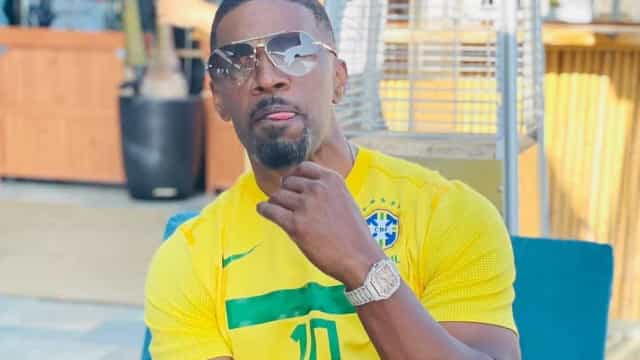 Jamie Foxx deixa fãs em alvoroço ao posar com camisa do Brasil