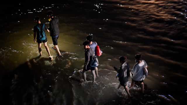 Sobreviventes de enchente em metrô na China relatam momentos de pânico