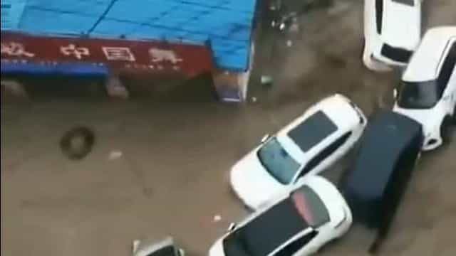 Sobe para 33 número de mortes por inundações na China