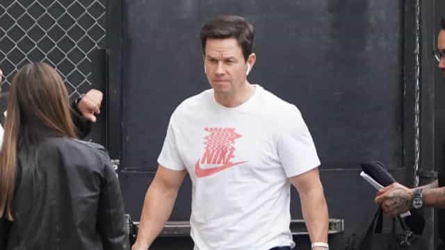 Mark Wahlberg diz que precisou comer 11 mil calorias por dia para personagem