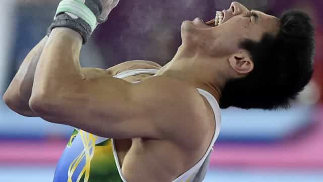 Campeão mundial, Arthur Nory fica fora da final na barra fixa