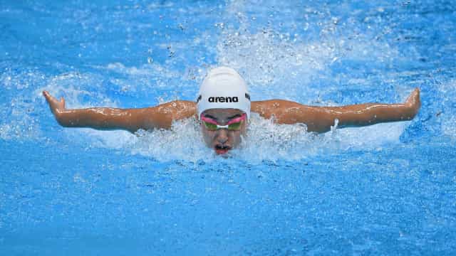 Refugiada que salvou 18 pessoas no Mediterrâneo fica em último nos 100m borboleta