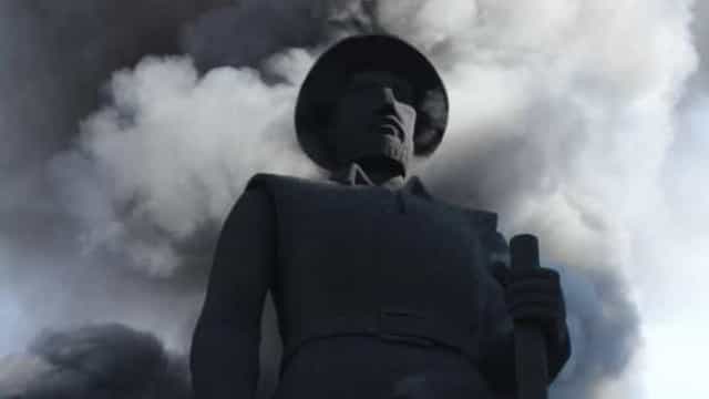 Estátua do bandeirante Borba Gato é incendiada em São Paulo