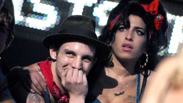 Ex-marido de Amy Winehouse está noivo