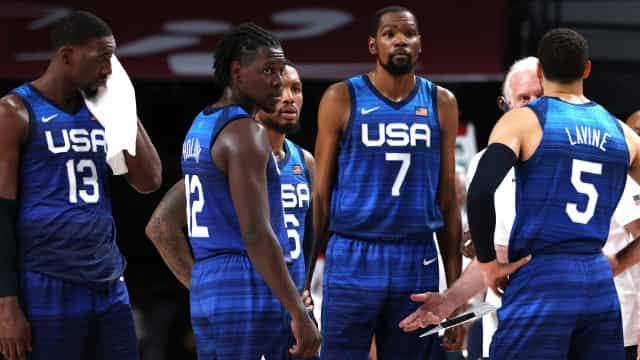 EUA vacilam e perdem de virada para França na estreia do basquete na Olimpíada