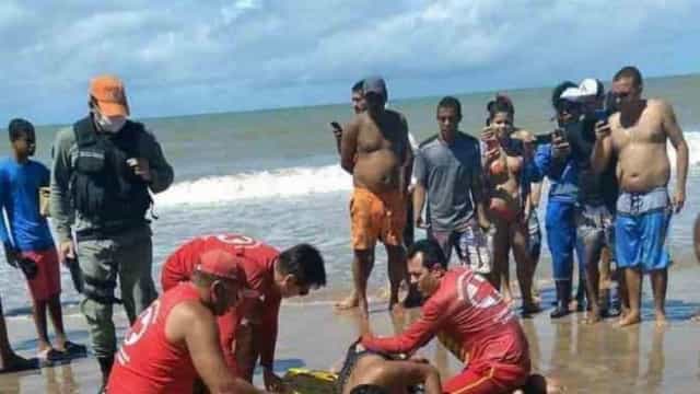 Homem fica ferido após ataque de tubarão em praia de Pernambuco