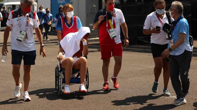 Calor derruba tenistas em Tóquio; espanhola passa mal e abandona jogo das quartas