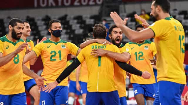 De virada, seleção masculina de vôlei vence EUA e reage na Olimpíada
