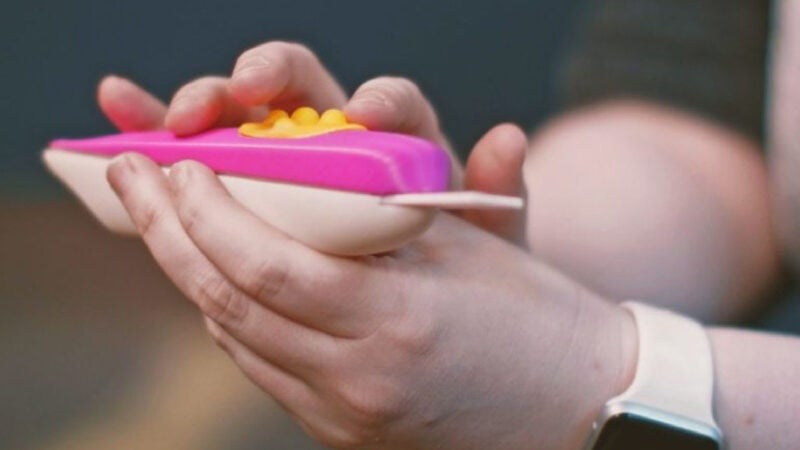 Designer cria 1º teste de gravidez de farmácia para mulheres cegas