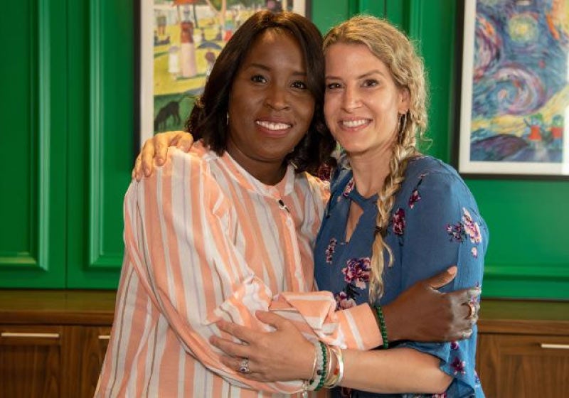 Colegas de trabalho doam rins: uma para o marido da outra