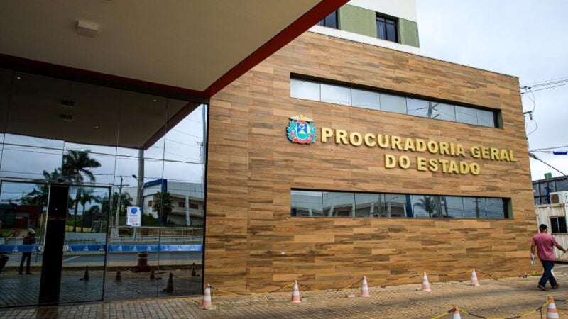 PGE arrecada brinquedos e livros para campanha do Dia das Crianças