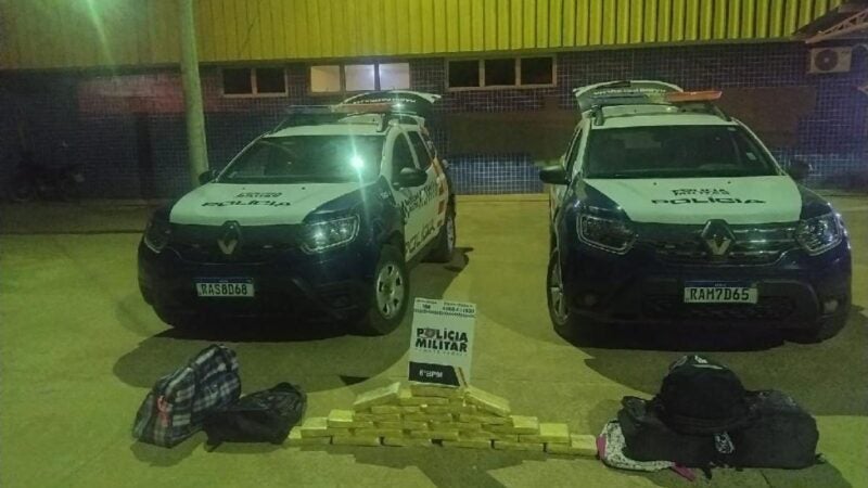 PM flagra passageiros de ônibus com 24 tabletes de droga na Rodoviária