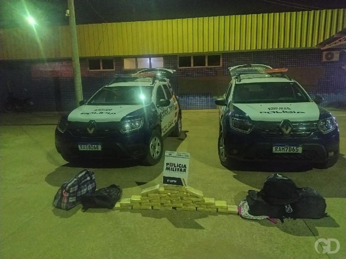 PM flagra passageiros de ônibus com 24 tabletes de droga na Rodoviária