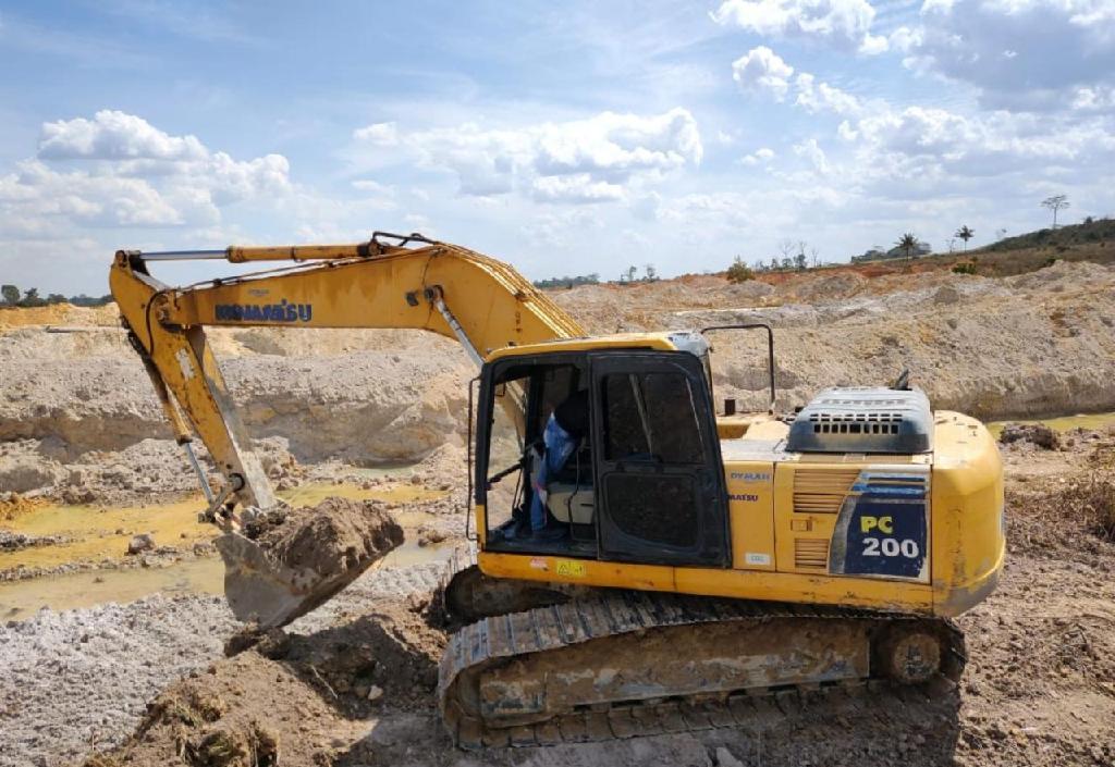 Sema-MT apreende escavadeira hidráulica e fecha garimpo ilegal em Carlinda