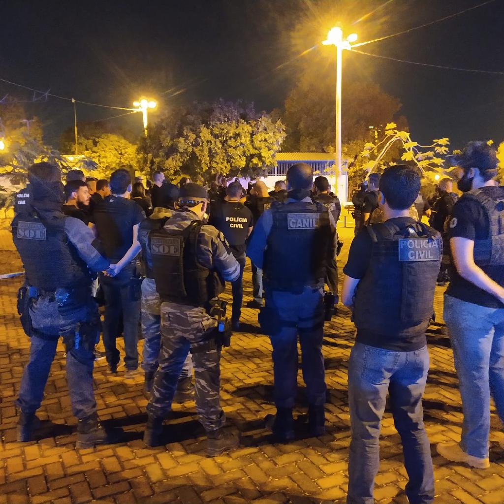 Operação conjunta cumpre 11 mandados de buscas para desarticular pontos de venda de drogas no bairro Tijucal