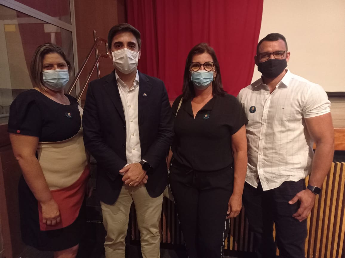 SECRETÁRIA DE EDUCAÇÃO DE COLÍDER PARTICIPA DE LANÇAMENTO DOS PROGRAMAS ALFABETIZA MT E MAIS MT MUXIRUM