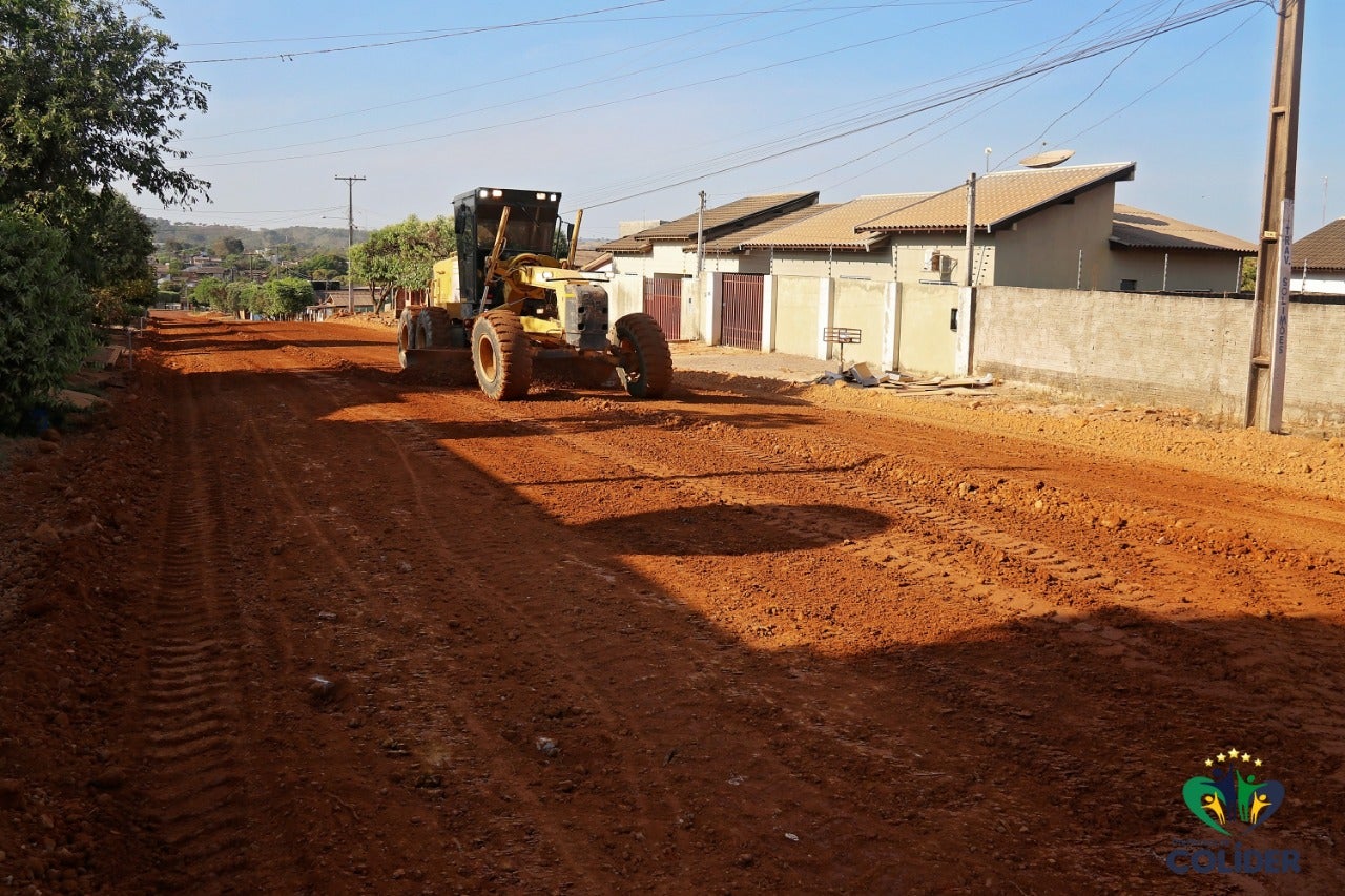 CANTEIRO DE OBRAS: PROJETOS DE ASFALTAMENTO SE MULTIPLICAM EM COLÍDER E PREFEITURA INVESTE EM MAQUINÁRIO PRÓPRIO