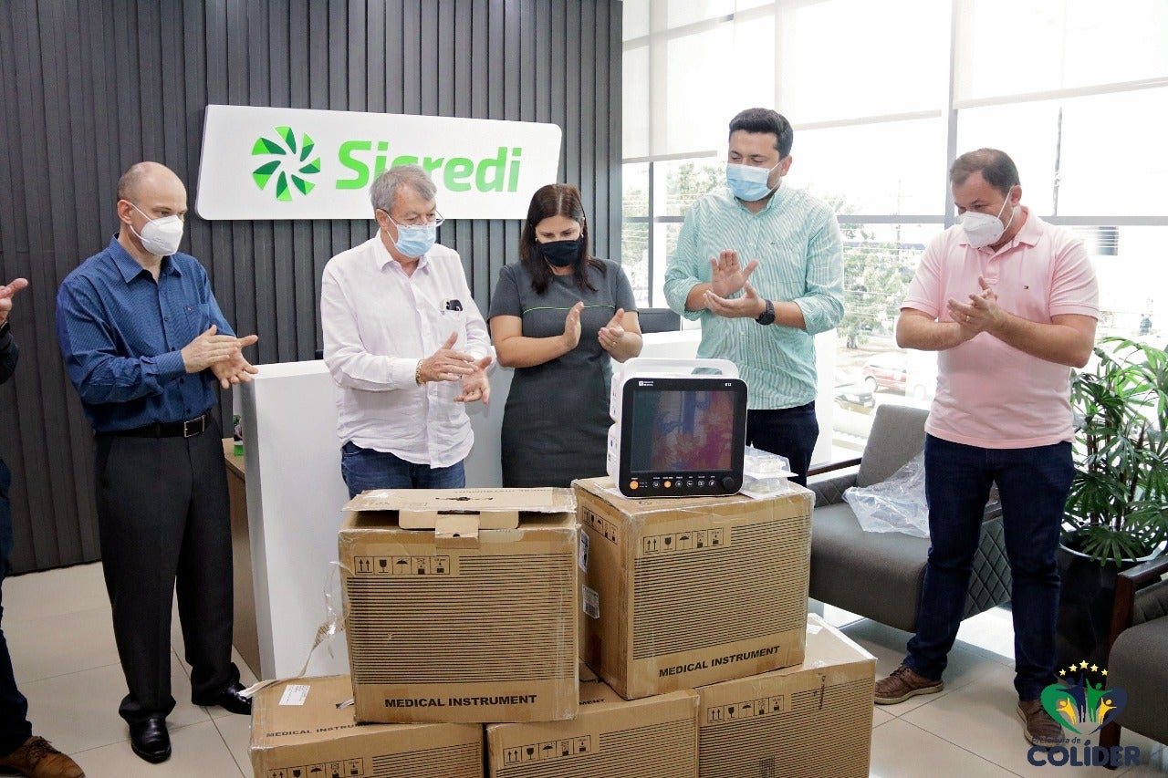 PREFEITO DE COLÍDER RECEBE DOAÇÃO DO SICREDI EM EQUIPAMENTOS PARA A SAÚDE
