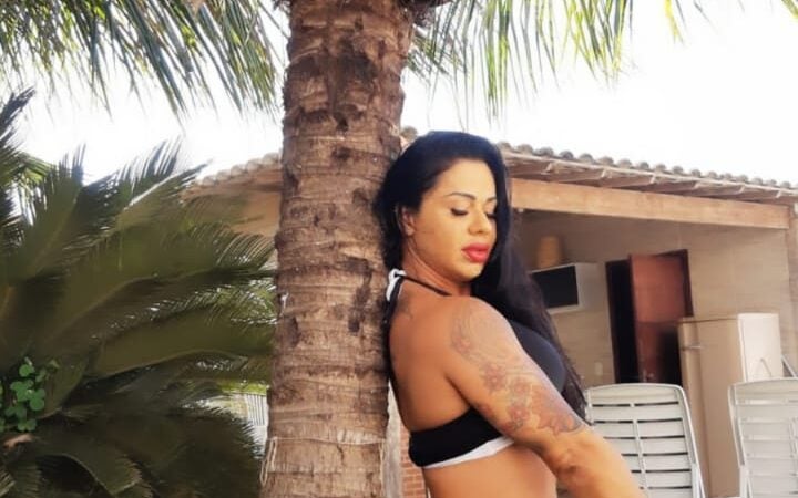 Com 126cm de bumbum, Vanessa Ataides diz que o frio aumentou as dores no corpo