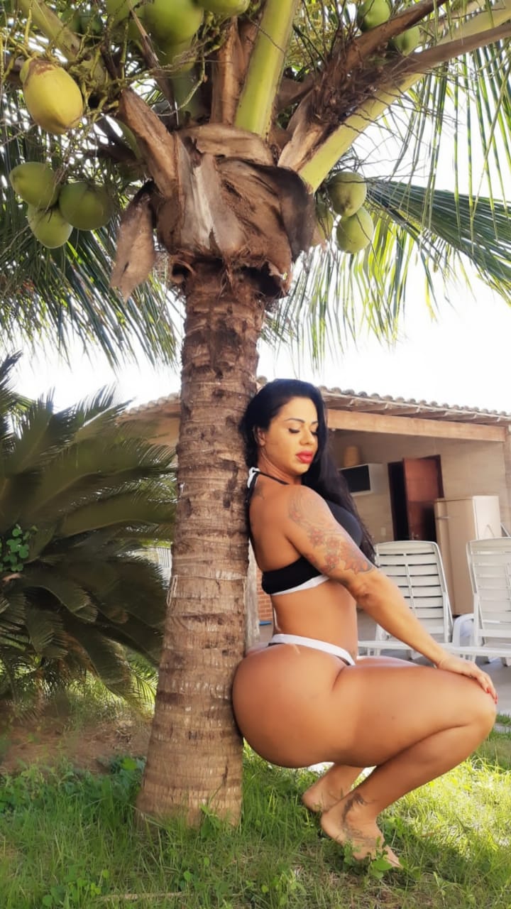 Com 126cm de bumbum, Vanessa Ataides diz que o frio aumentou as dores no corpo
