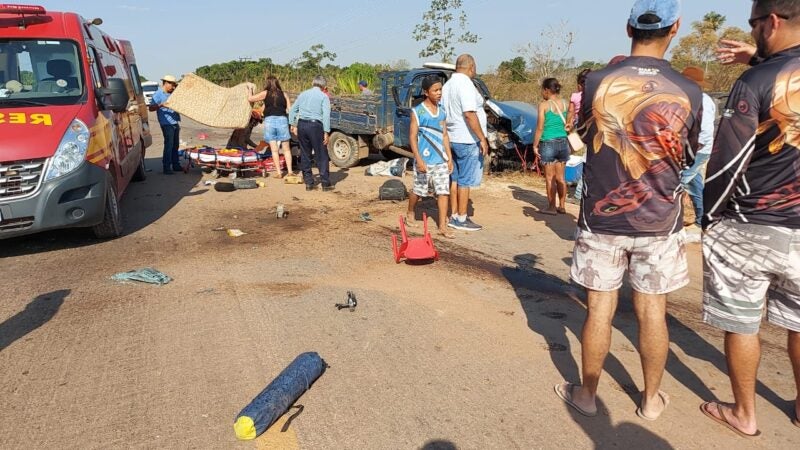 Mãe e filho de 4 anos morrem em batida envolvendo D20 Fiat Toro