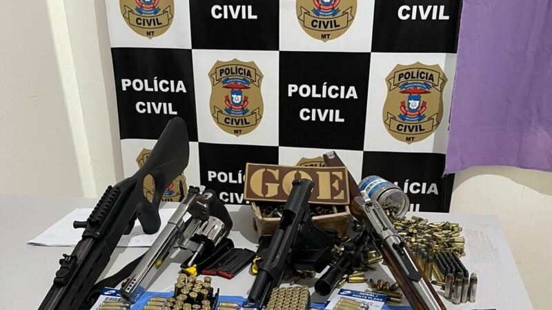Centenas de munições e armas são apreendidas com homem investigado por tráfico