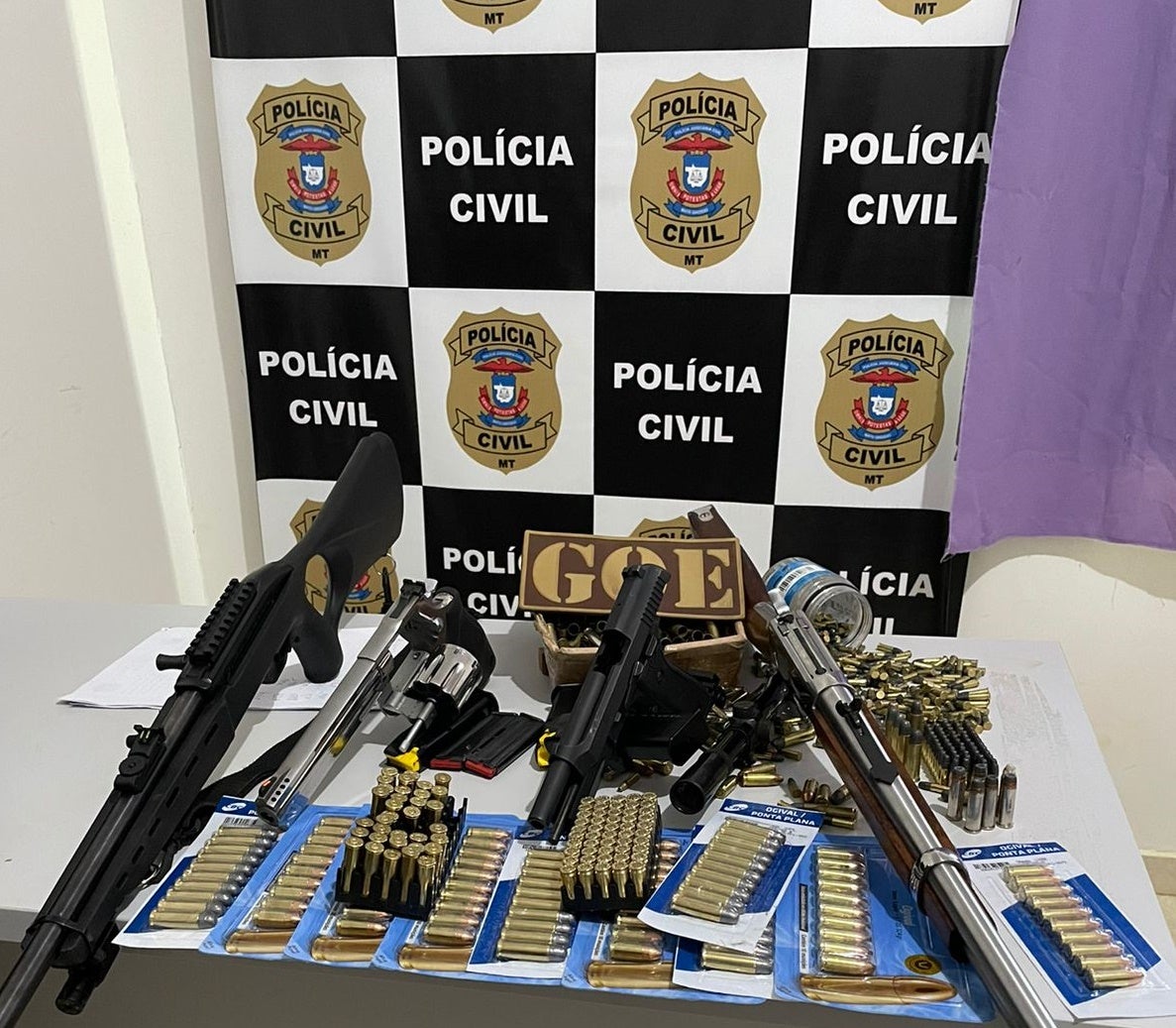 Centenas de munições e armas são apreendidas com homem investigado por tráfico