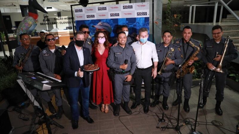 Governador e primeira-dama recebem projeto musical da Polícia Militar de Mato Grosso