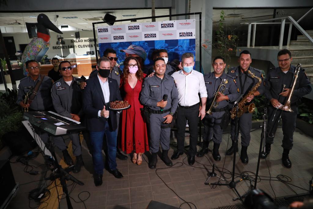 Governador e primeira-dama recebem projeto musical da Polícia Militar de Mato Grosso