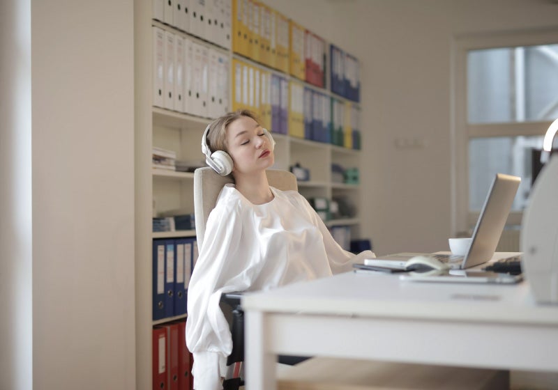 Cochilo à tarde melhora desempenho no trabalho, revela Nasa