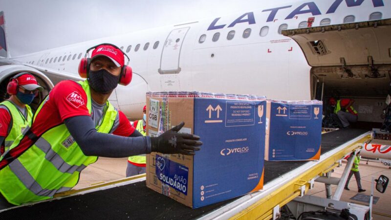 Mato Grosso recebe 84.720 doses de vacina contra a Covid-19 neste sábado (14)