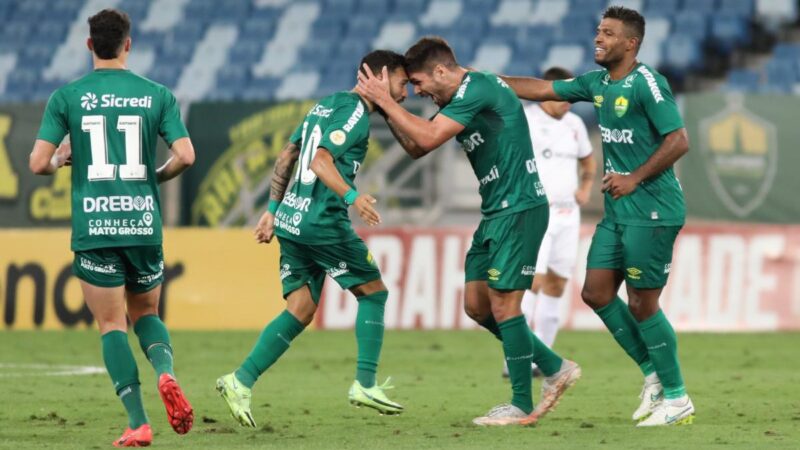 Cuiabá vence o Athlético-PR por 1 a 0 e sai da zona de rebaixamento