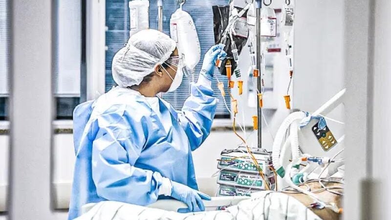 Pela 1ª vez no ano, Brasil registra ocupação abaixo de 80% em UTIs