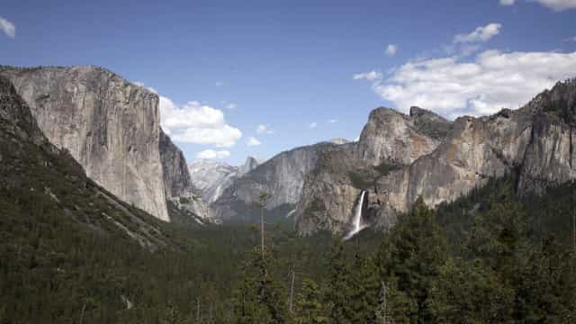 Família encontrada morta em trilha. Autoridades não sabem o que aconteceu