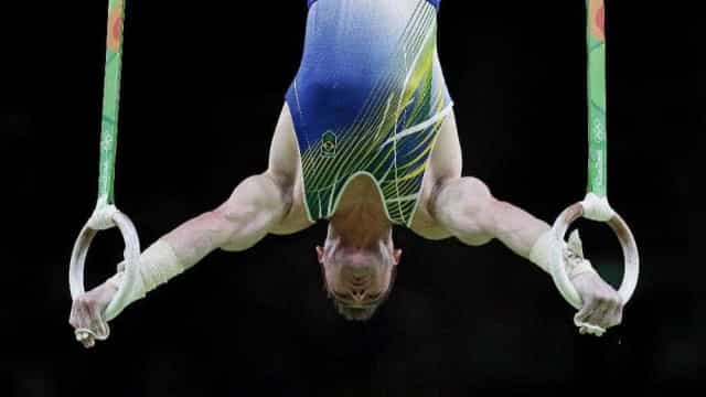 Arthur Zanetti erra saída e fica sem medalha em Tóquio; chinês é ouro