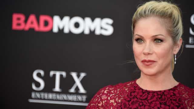 Aos 49 anos, Christina Applegate é diagnosticada com esclerose múltipla