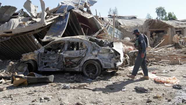 Taleban lança grande ofensiva para tomar cidades-chave no Afeganistão