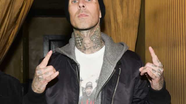 Travis Barker, do Blink 182, faz sua 1ª viagem de avião desde acidente de 2008
