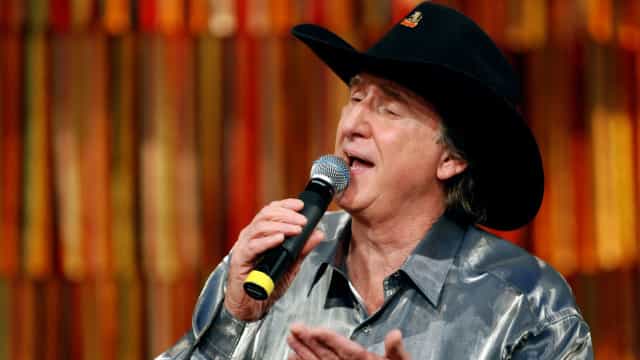 Sérgio Reis organiza manifestação com caminhoneiros a favor de Bolsonaro